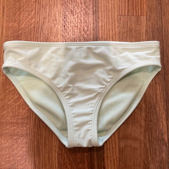 Girls light green swimsuit - Picture 4 of 4